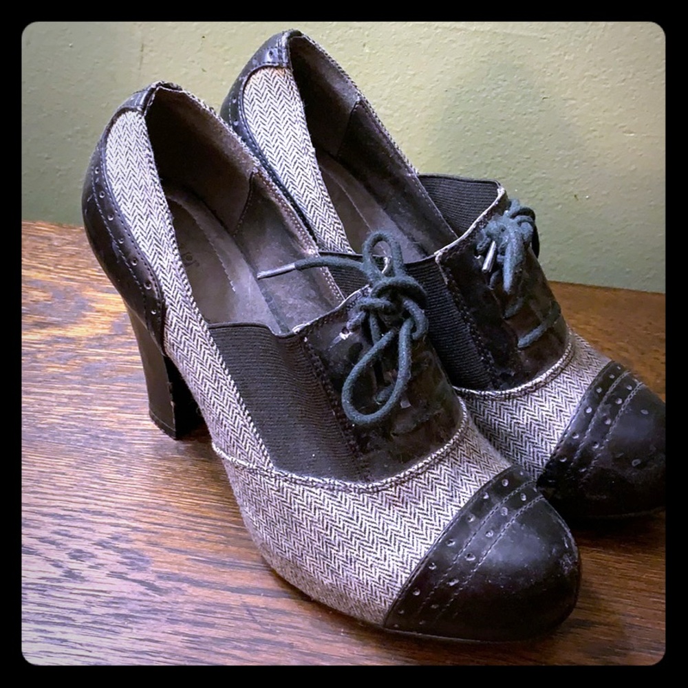 Black heeled shoes